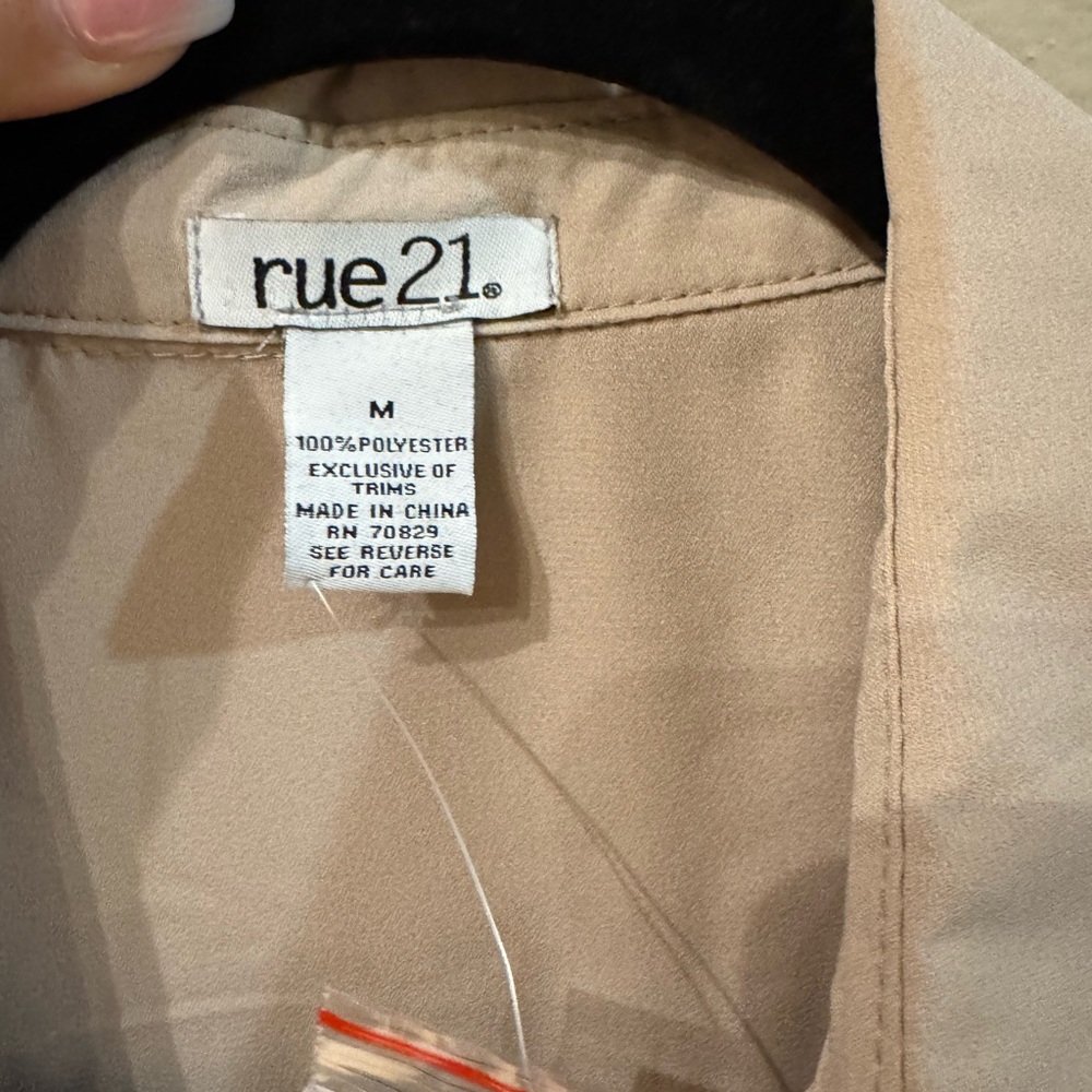 Rue21 Women's Beige button up